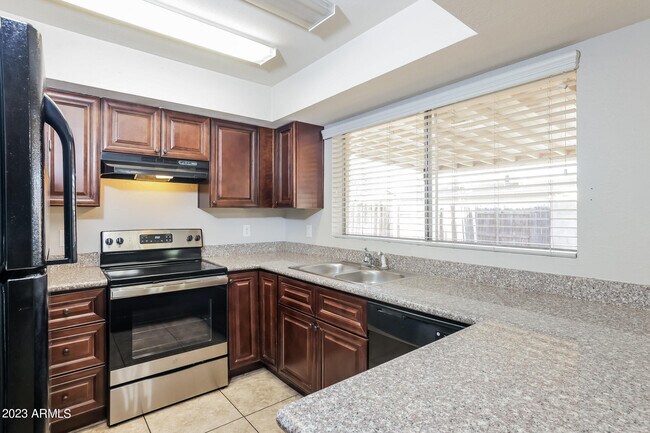 Building Photo - 7719 W Clayton Dr