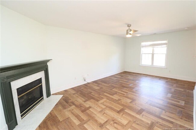 Foto del edificio - 1727 Crag Burn Ln