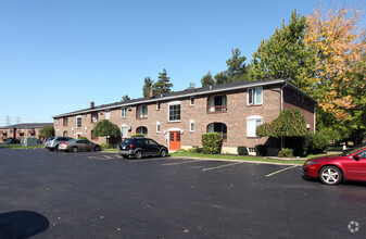 Building Photo - Creekside Village Apartments