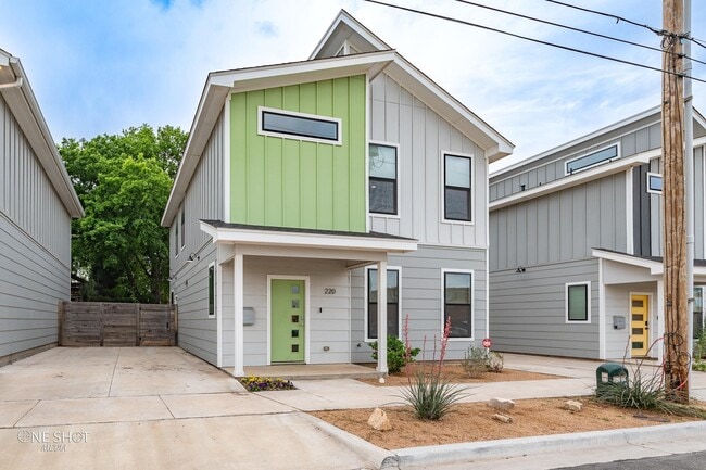 Building Photo - 220 Pecan St
