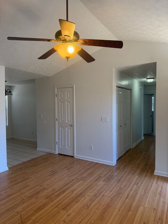 Foto del edificio - 5164 Sagewood Dr