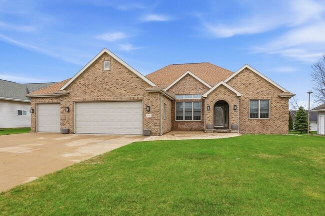 Building Photo - Stunning Appleton Home