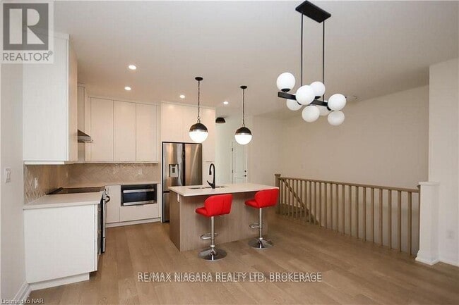 Building Photo - 9150 Willoughby Dr