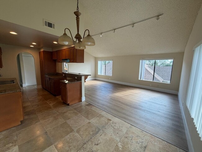 Building Photo - 1760 Temple Ave