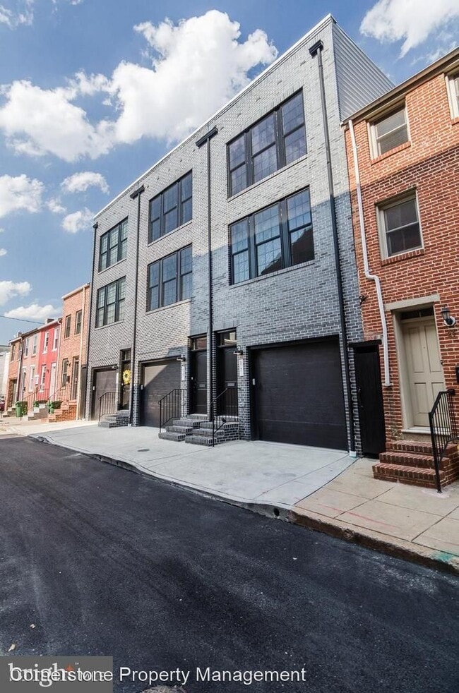 Building Photo - 3 br, 3.5 bath House - 15 S Chapel St