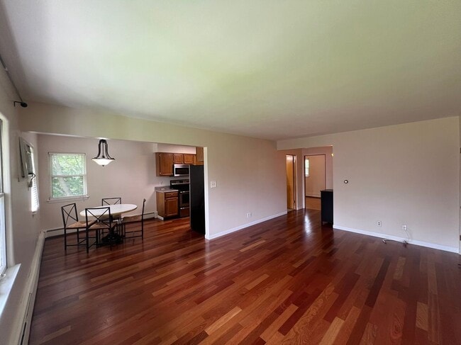 Building Photo - 512 Hill St