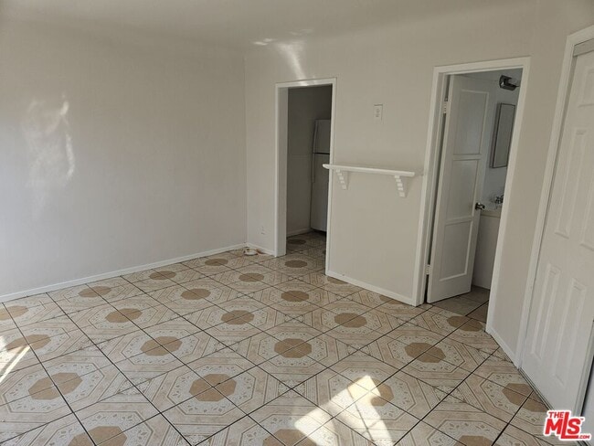 Building Photo - 2226 Zoe Ave