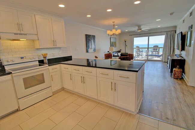 Foto del edificio - -OFF SEASON RENTAL--Queen's Grant Ocean Fr...