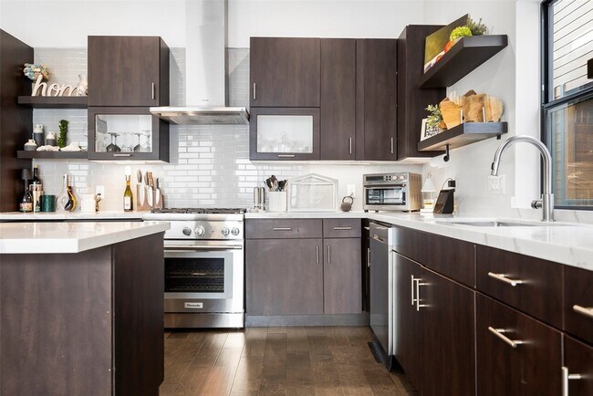 Foto del edificio - 425 W 9th St