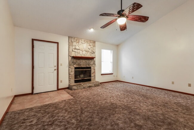 Foto del edificio - 2115 Center Way