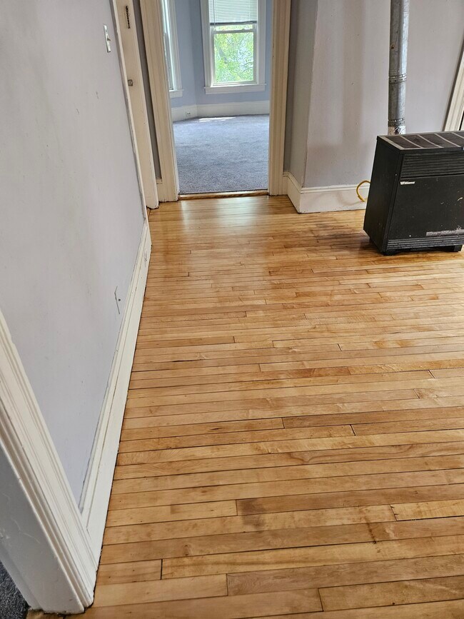 206 Bell St Unit 3, Manchester, NH 03103 Apartments in Manchester, NH