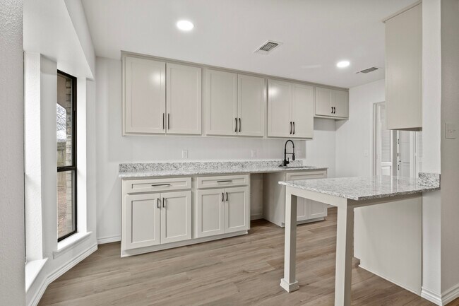 Foto del edificio - 2533 Green Hill Rd