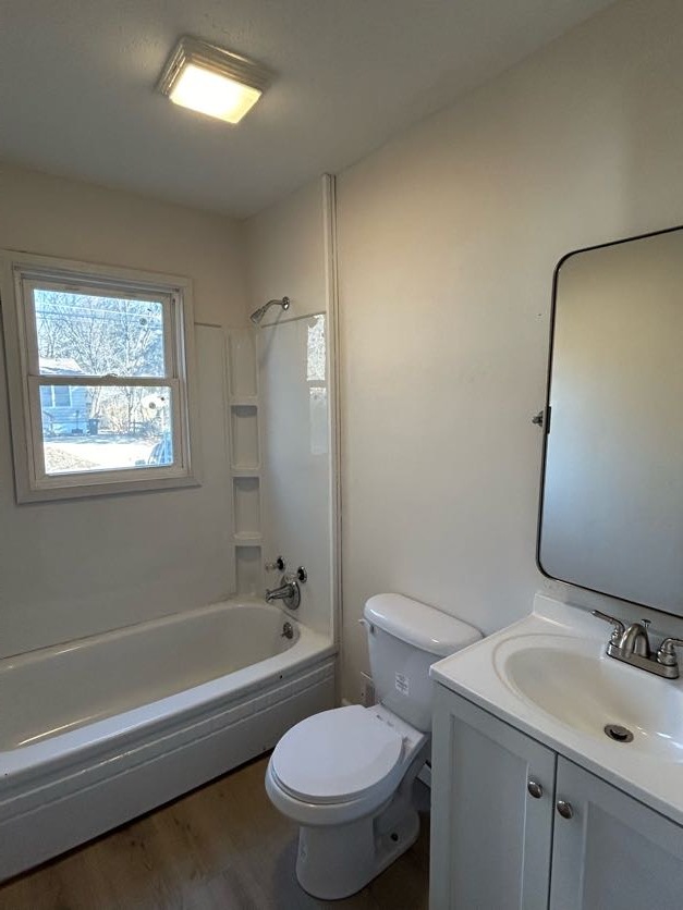 full bathroom - 1011 Hudson Ave