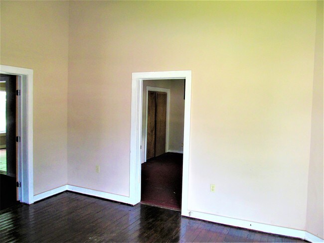 Building Photo - 302 Magnolia Ave