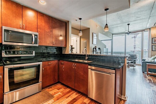 Building Photo - 777 N Ashley Dr