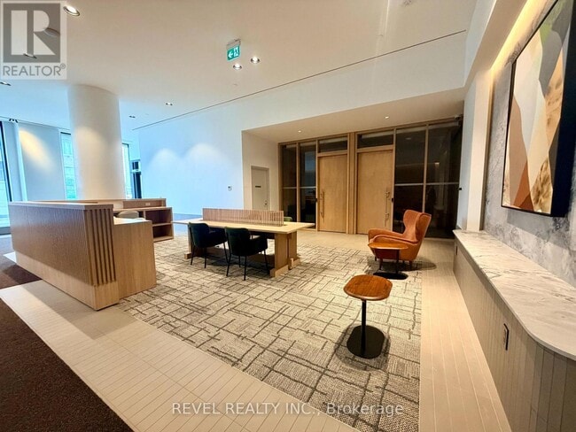 Photo du bâtiment - 395 Square One Dr