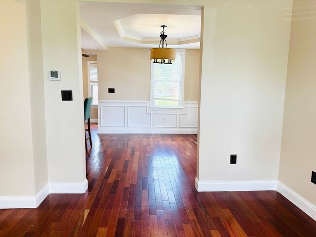 Foto del edificio - 3 br, 3.5 bath House - 9500 BURTON AVE.