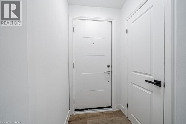 Photo du bâtiment - 14 Woodbine Ave