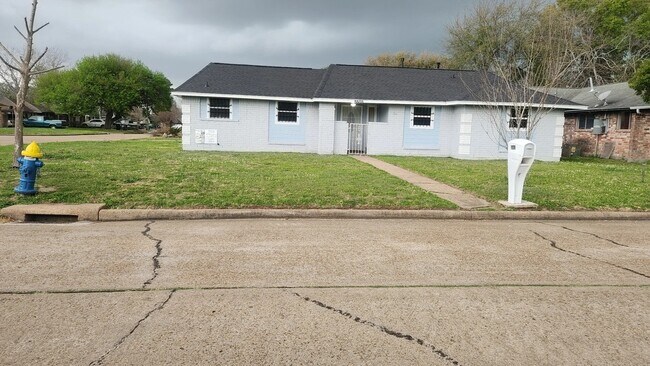 Foto del edificio - 5503 Bertellis Ln