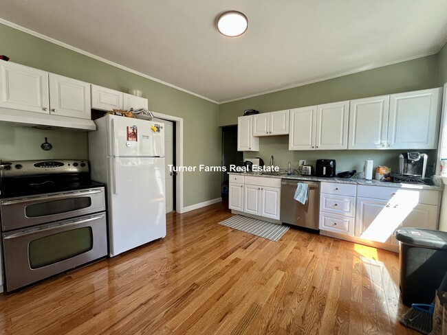 Building Photo - 45 Martin St