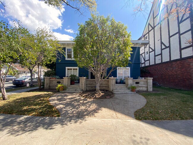 Exterior of the Building - 244 N Kenwood St
