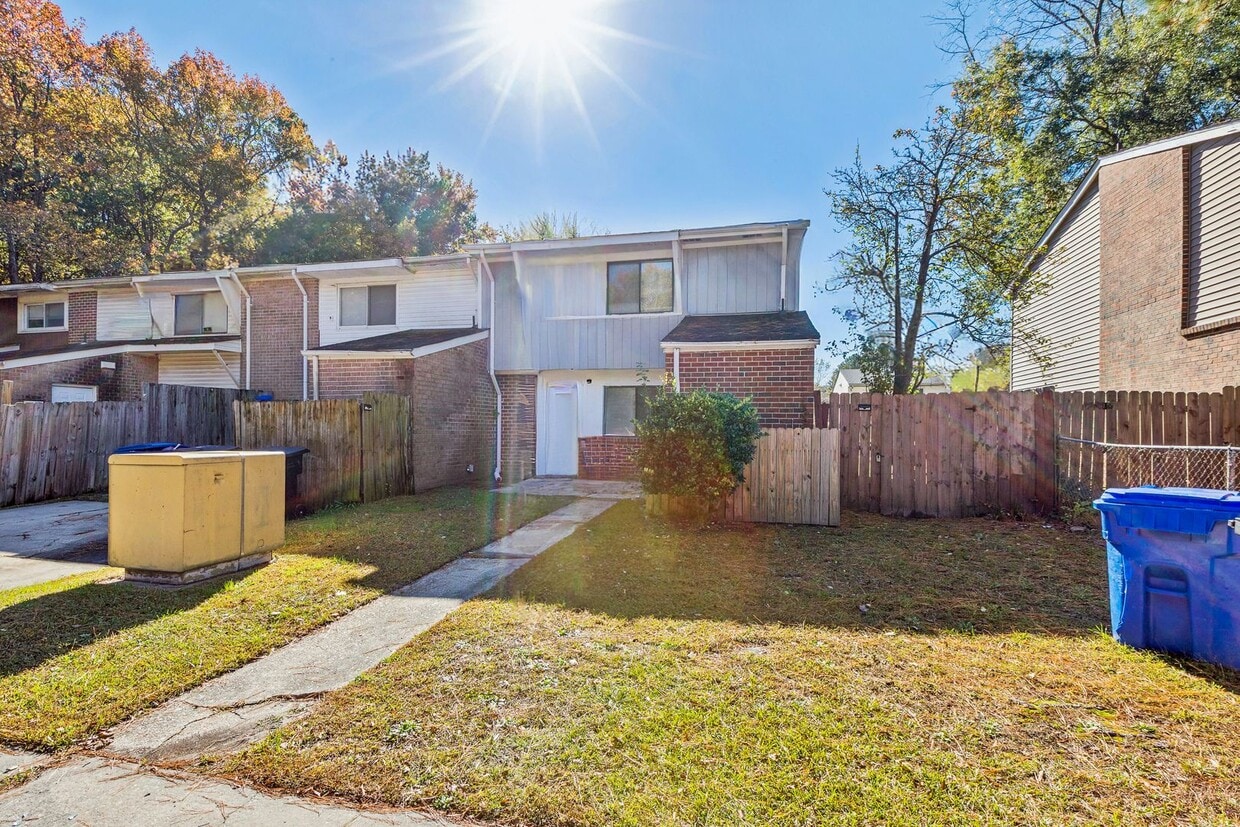 Move In Ready Townhome! - Move In Ready Townhome!