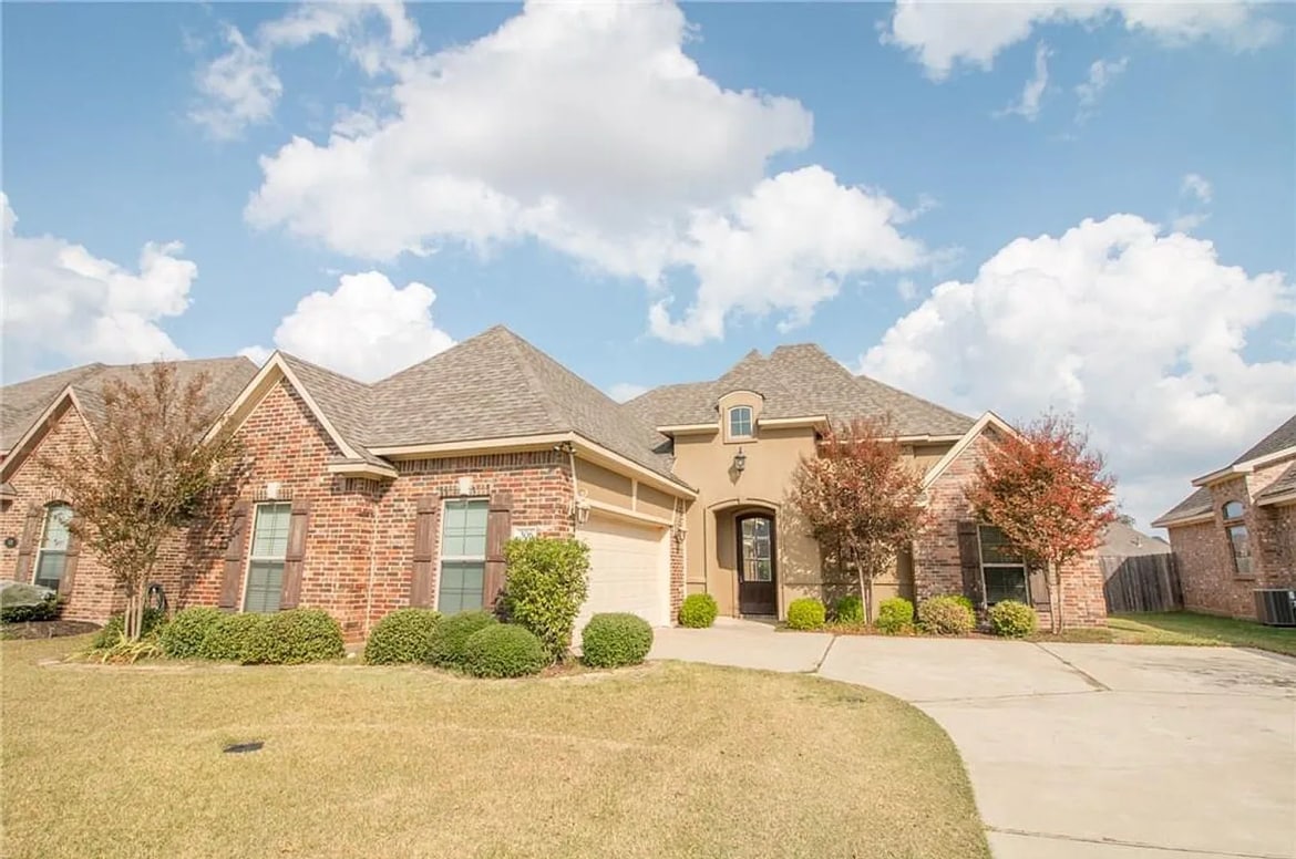 Primary Photo - 306 Camelback Dr