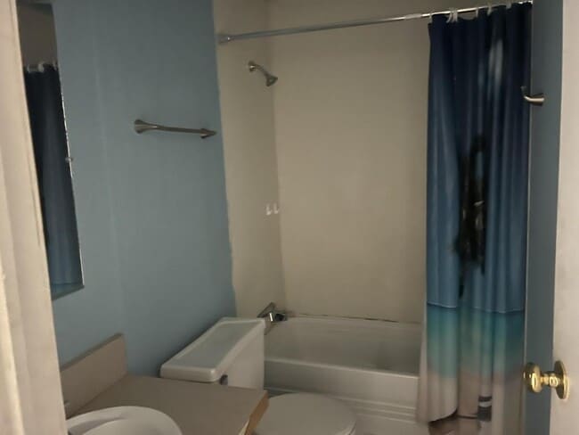 Building Photo - 834 N Main St