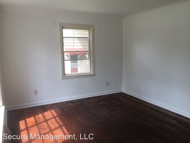 Building Photo - 1543 Warrensville Center Rd