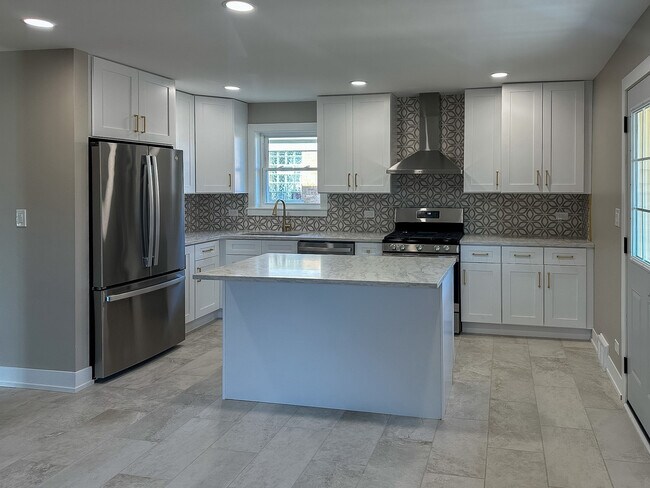 Foto del edificio - 4233 N Odell Ave