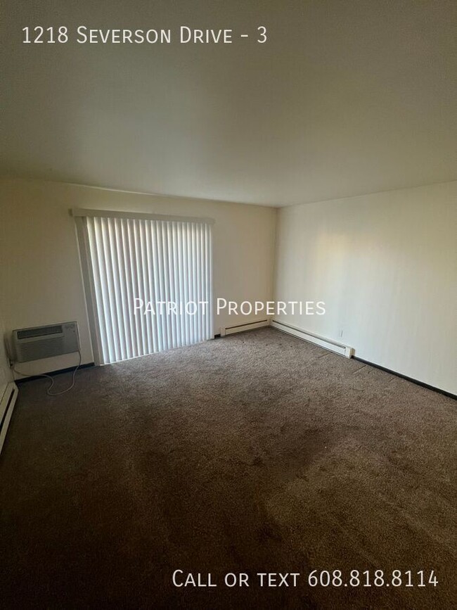 Building Photo - 1 bedroom/ 1 bath apartment in Sun Prairie...