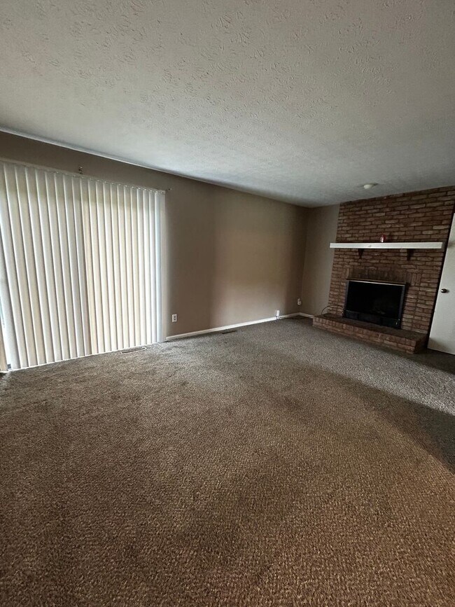 Building Photo - 5953-55 Rock Glen Ct