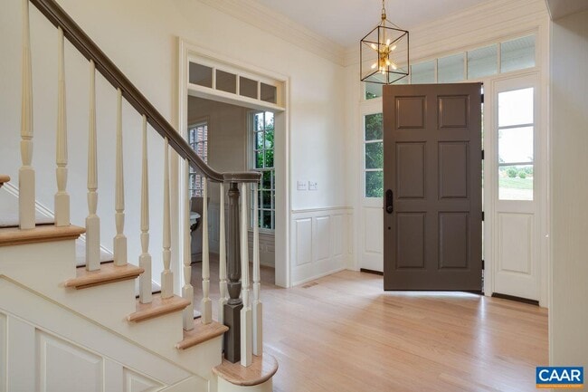 Building Photo - 585 Ragged Mountain Dr