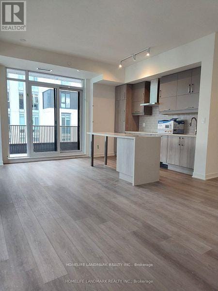 Building Photo - 38 Simcoe Promenade