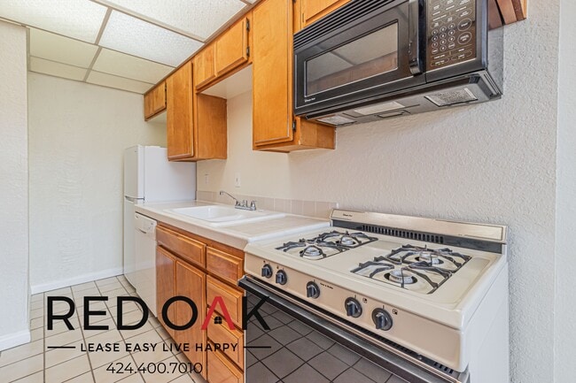 Building Photo - 5640 Franklin Ave