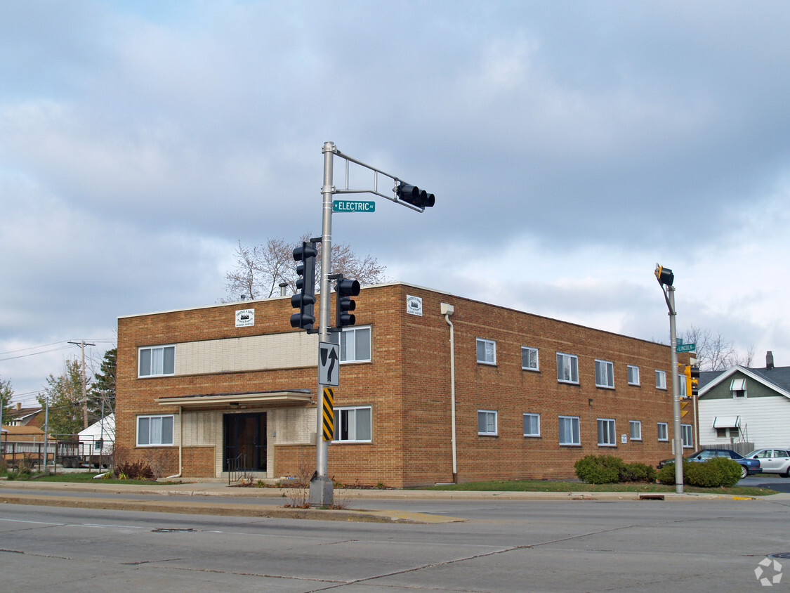 Building Photo - 5506 W Lincoln Ave