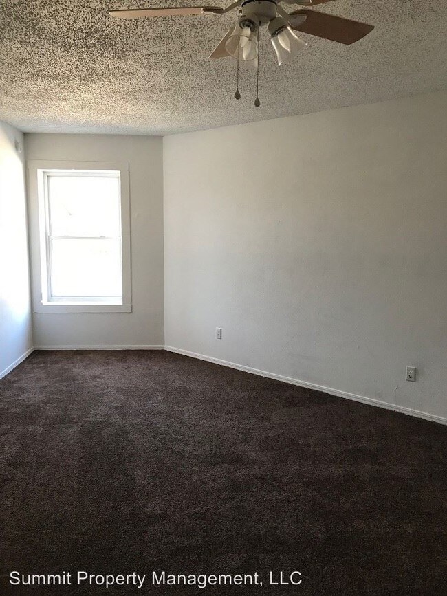Building Photo - 938 N Betty Jo Dr