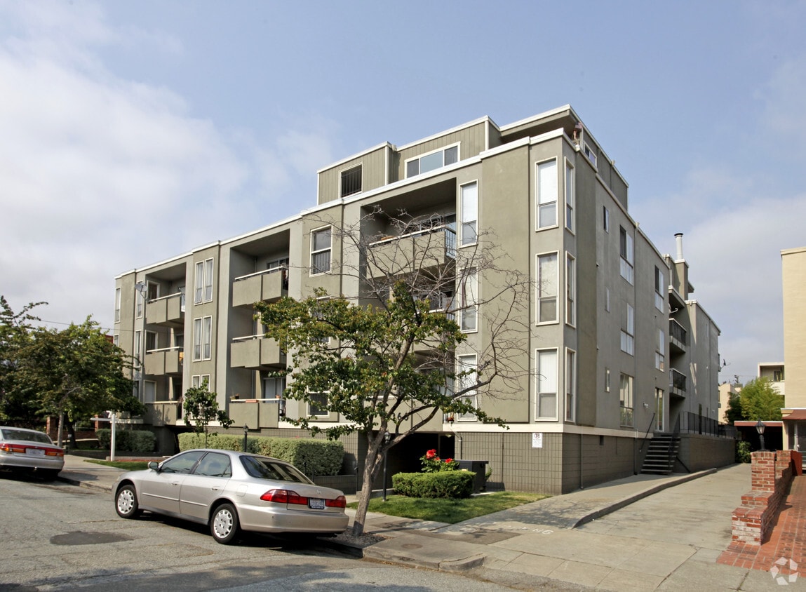 Primary Photo - 366 Bellevue Ave