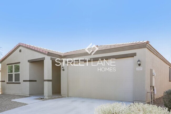 Building Photo - 3 Bedroom with Large Covered Patio!