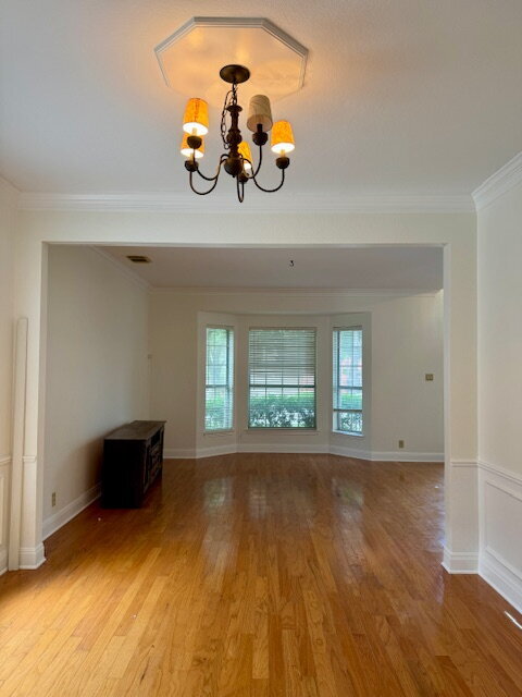 Building Photo - Elegant 4-Bedroom Retreat in Austin's Scen...