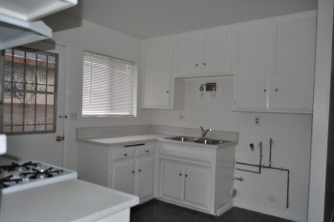 Foto del edificio - 4059 W 137th St