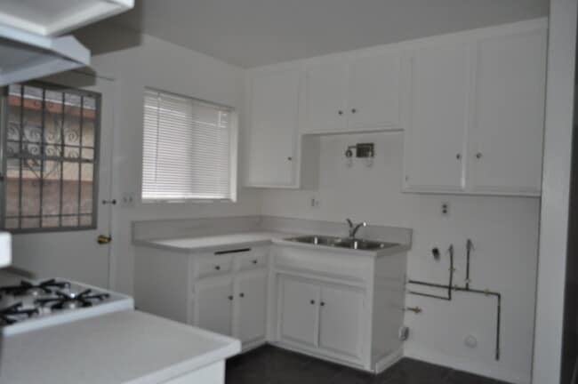 Building Photo - 4059 W 137th St