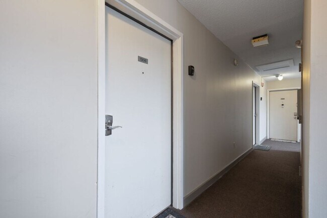 Foto del edificio - Modern Fully Furnished Home with Stunning ...