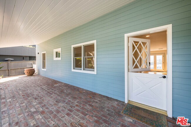 Foto del edificio - 6457 Surfside Way
