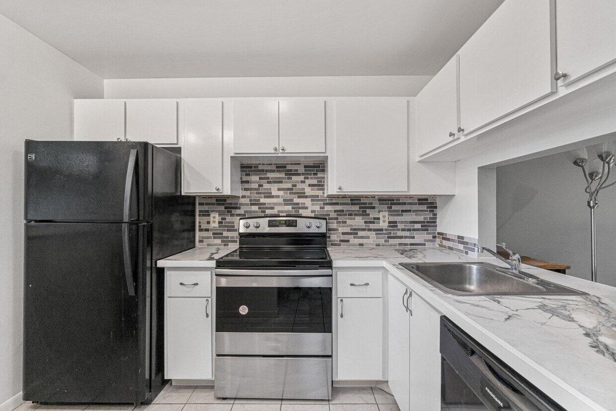 207 Tropic Isle Dr Unit 211, Delray Beach, FL 33483 Condo for Rent in