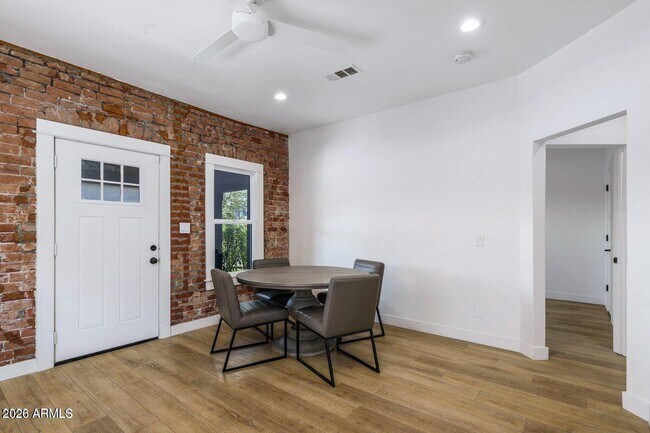 Foto del edificio - 912 E Roosevelt St