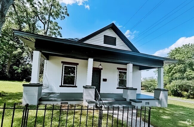 Building Photo - 321 E Main St