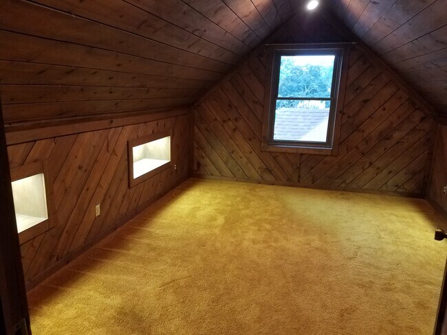 2nd Bedroom - Upstairs - 919 Beach Ave