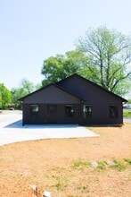 Building Photo - 211 Bundrum Dr NW
