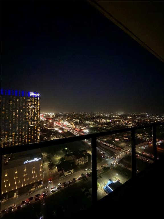 Building Photo - 610 Davis St